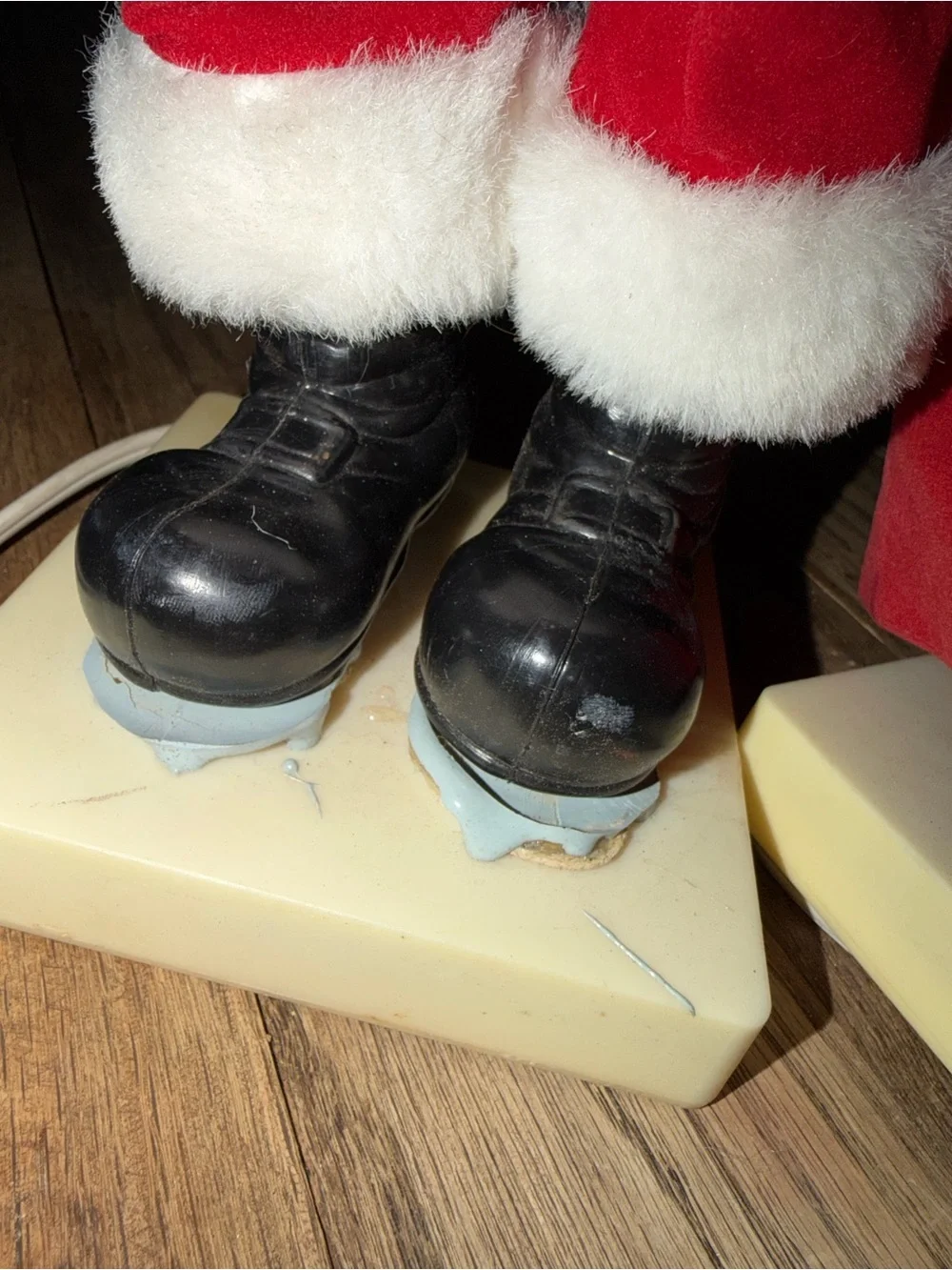 Vintage motion Holiday Santa and Mrs. Claus Lighted Figurine Set - Red